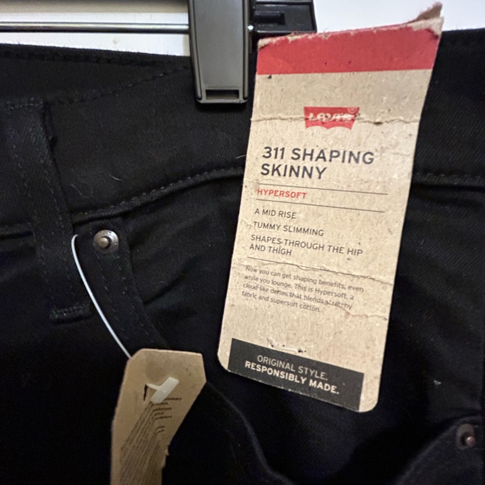 NWT Women’s Levi's 311 Shaping Skinny Black Jeans, Size 22W - Picture 4 of 8